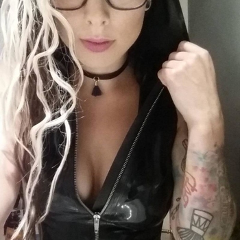 BDSM dating met FistFull